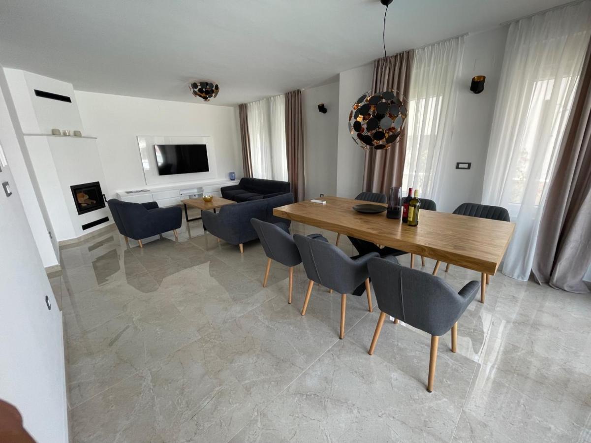 Villa Dea - Dein Rueckzugsort Am Meer Mit Beheiztem Pool Vrsi Exterior foto
