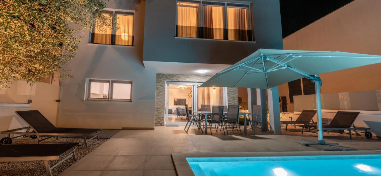 Villa Dea - Dein Rueckzugsort Am Meer Mit Beheiztem Pool Vrsi Exterior foto