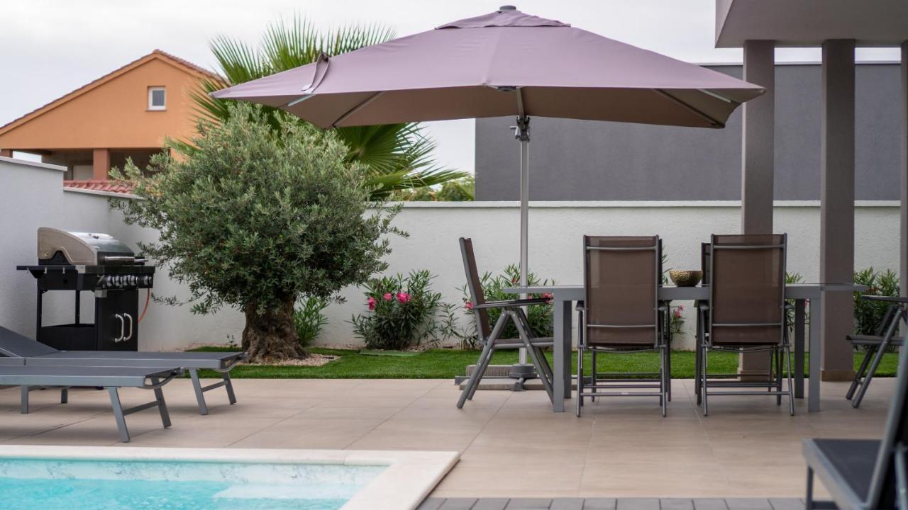 Villa Dea - Dein Rueckzugsort Am Meer Mit Beheiztem Pool Vrsi Exterior foto
