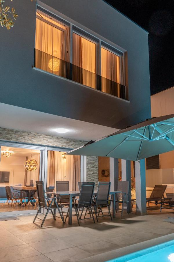 Villa Dea - Dein Rueckzugsort Am Meer Mit Beheiztem Pool Vrsi Exterior foto