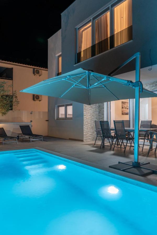 Villa Dea - Dein Rueckzugsort Am Meer Mit Beheiztem Pool Vrsi Exterior foto