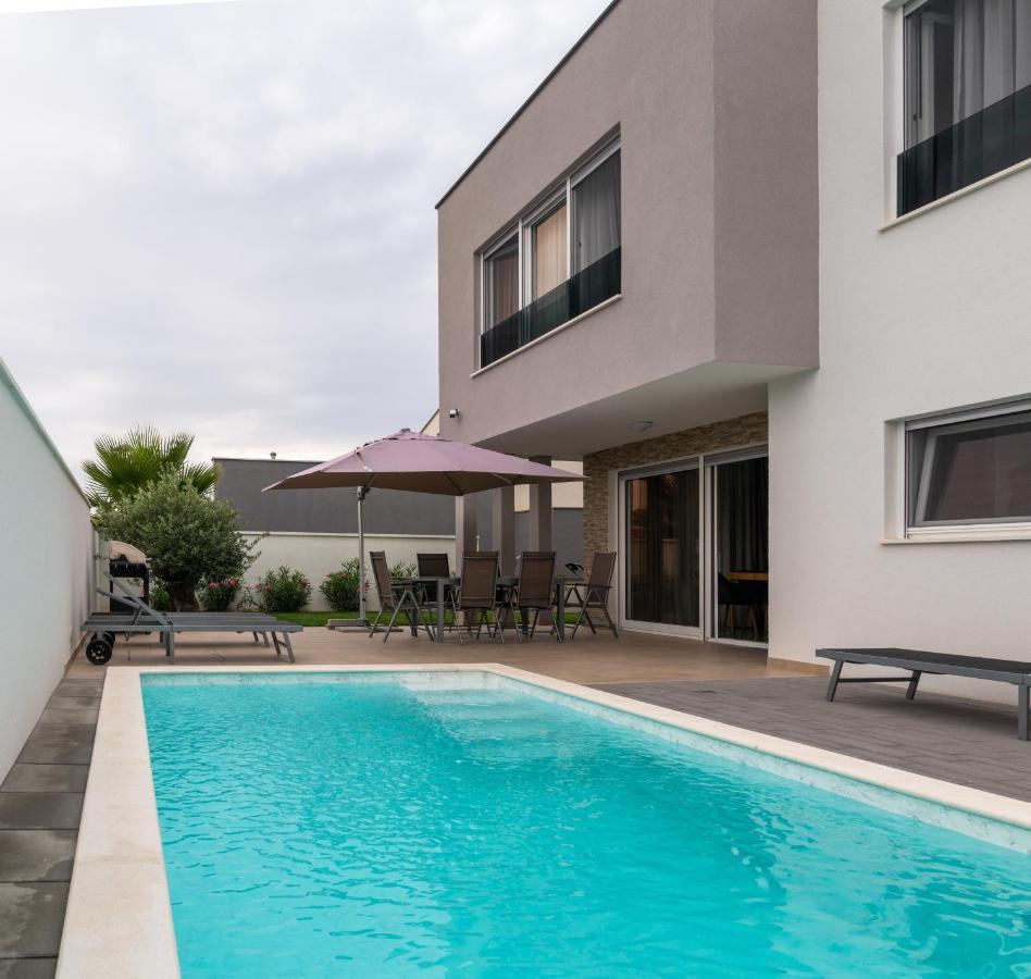 Villa Dea - Dein Rueckzugsort Am Meer Mit Beheiztem Pool Vrsi Exterior foto